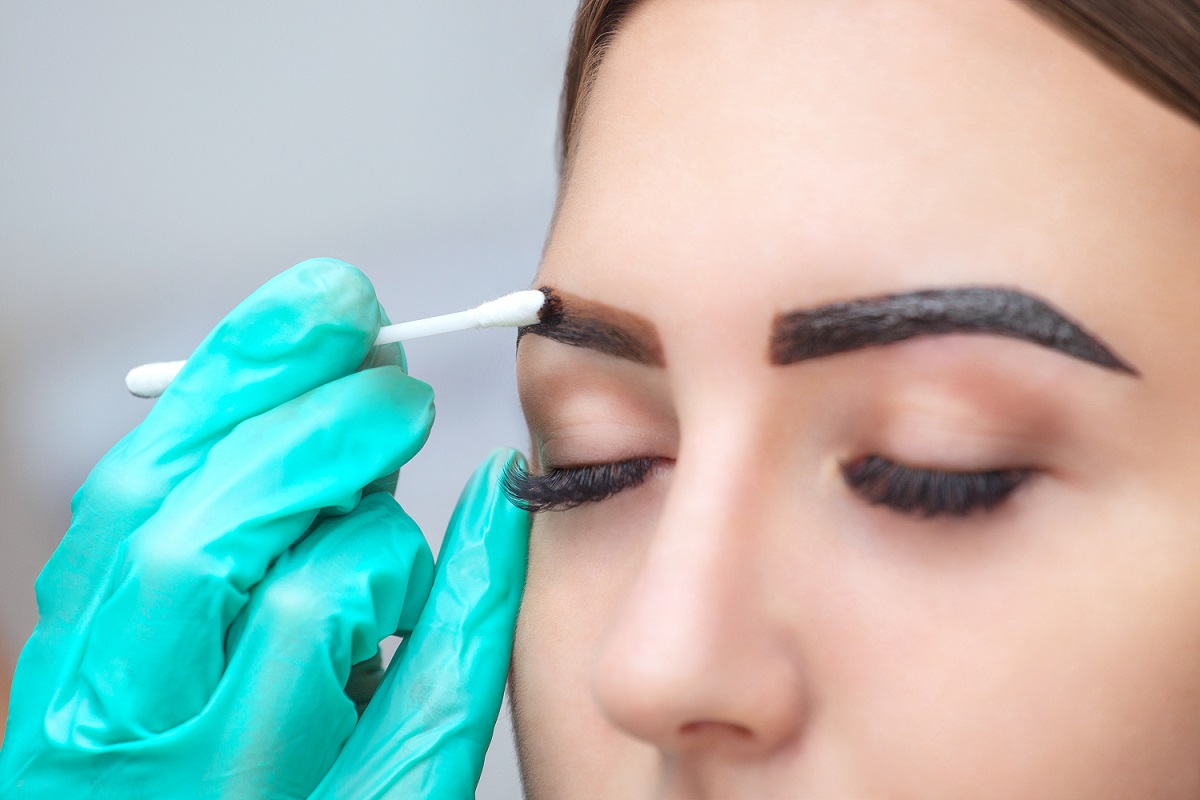 Eyebrow tinting home service Dubai