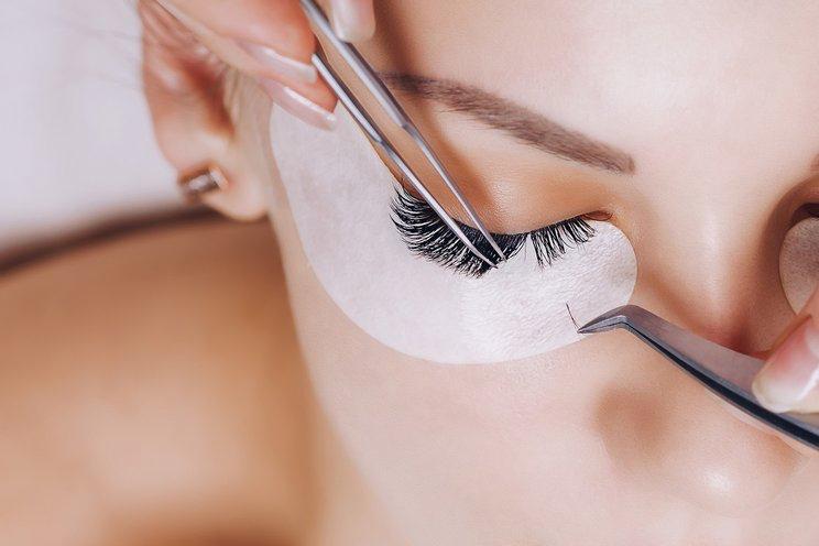 Eyelash extension home service Dubai